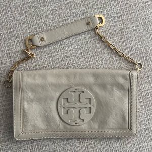 Tory Burch Reva Clutch in Cream